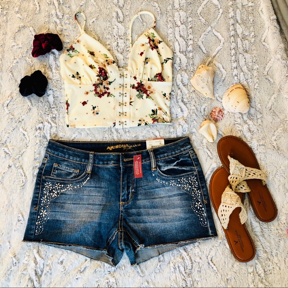 Arizona brand bedazzled denim shorts ✨